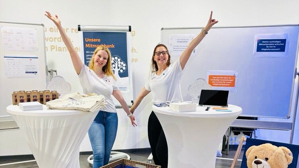 Mitarbeiterinnen der Volksbank Kraichgau in der Klima Arena